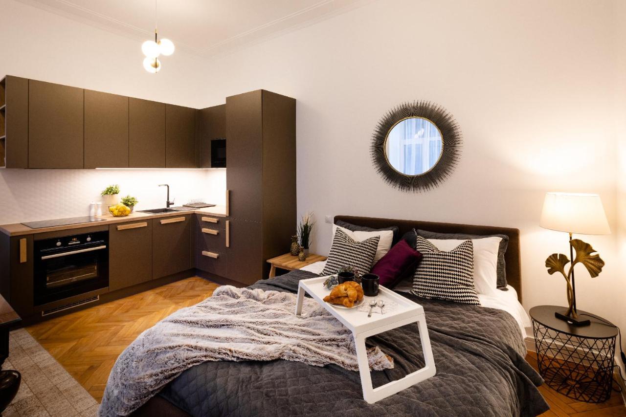 Brivibas House Design Apartments In City Center Riga Exterior photo