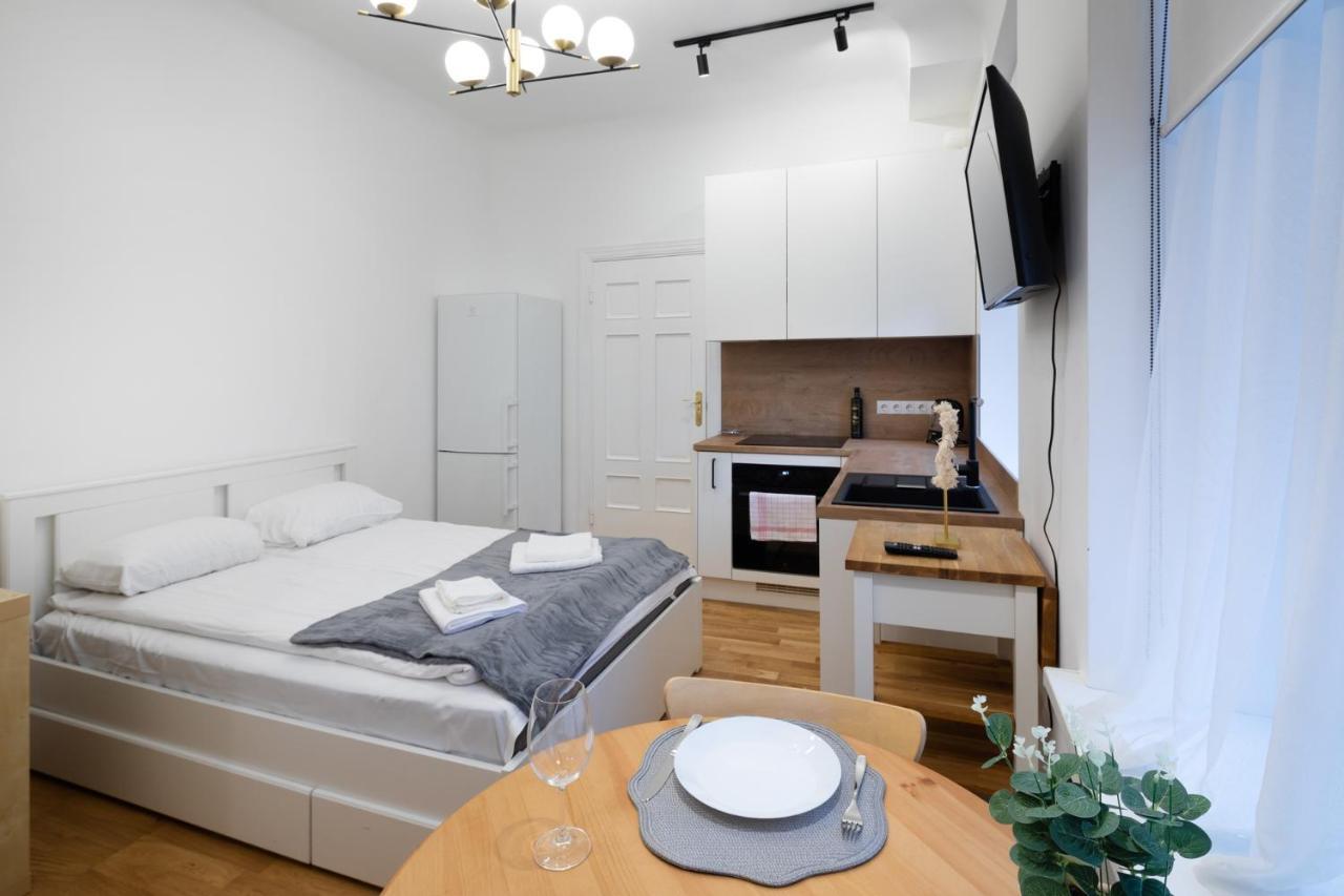 Brivibas House Design Apartments In City Center Riga Exterior photo